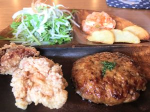 奄美大島龍郷でランチ・ディナーできるPADAのハンバーグ定食